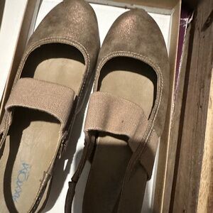Women's Brown Flats